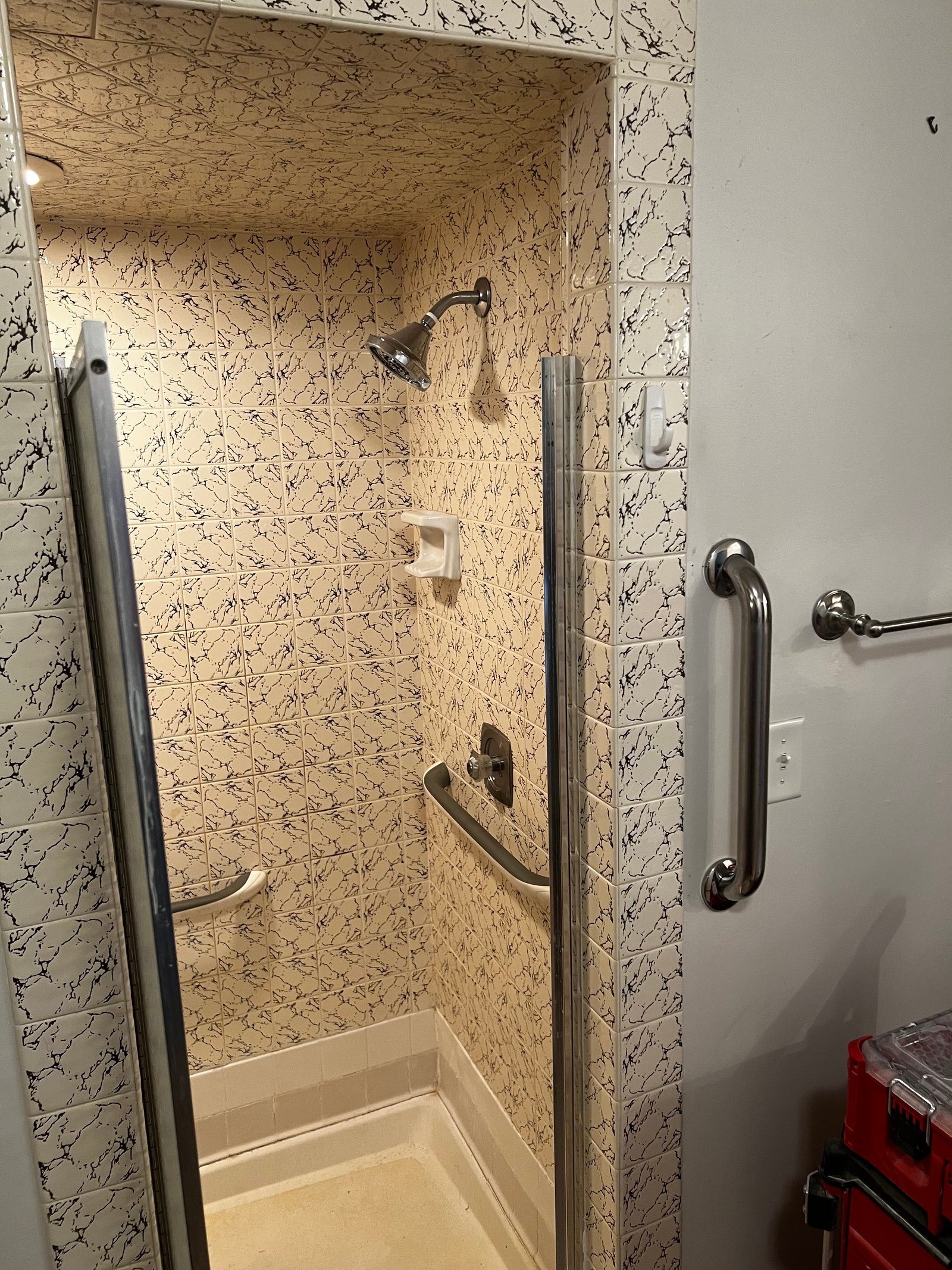 Bathroom before remodel 17